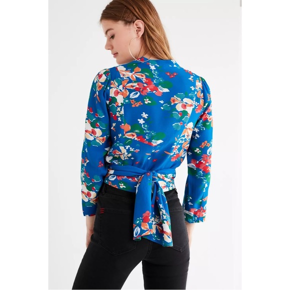 NWT Rolla’s Delilah Blue Floral Wrap Blouse Size Large - Picture 2 of 14